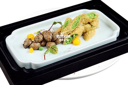 脆瓜腐衣卷拼黑松露蘑菇