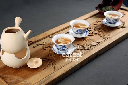 银针汆海蚌：加入黄栀子调色！