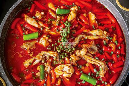 鲜椒牛蛙：麻辣油熬制是关键哟！