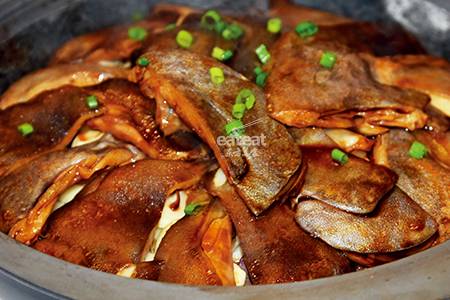 石锅鲽鱼头：花椒水泡鱼头