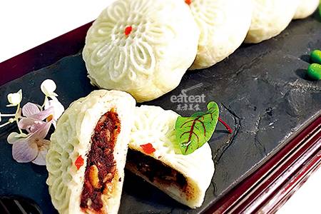 五仁月饼：蒸制而成哟！