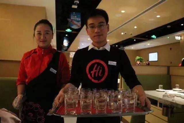 为什么学海底捞的服务，越学越死得快？