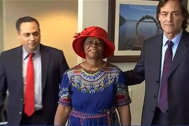 美洗碗工拒星期天上班被开除，获赔1.4亿元！多少厨师被炒时，拿过赔偿金？