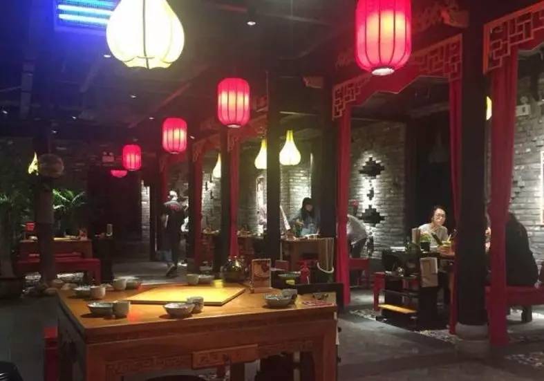 中国电视走不出清宫，成都餐饮走不出传统？