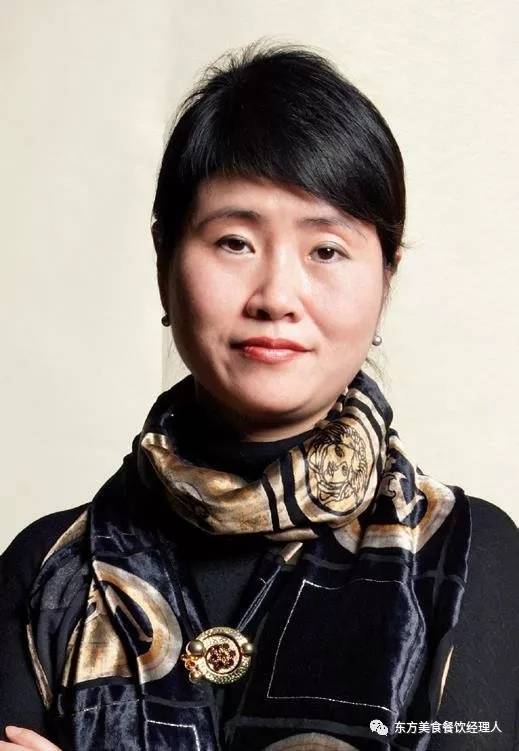 李红：首个赴美“敲锣”餐饮人