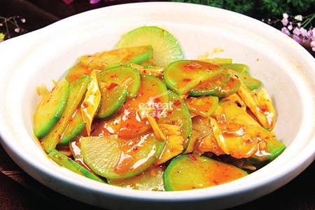 青萝卜辣焖牛板筋