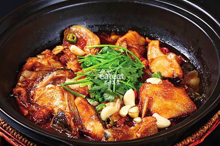 沙锅焗水库鱼头