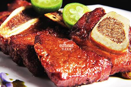 松子青酱烹灵菇牛仔骨