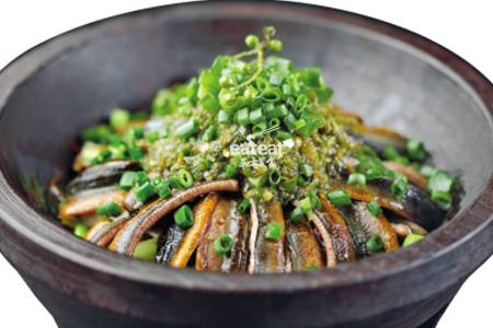 石锅烧椒鳝片：自制烧椒酱