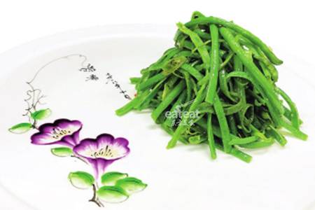 烧椒豇豆：撕去黑皮味道好