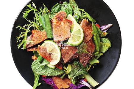 薄荷苦苣紫背天葵配酸辣牛肉