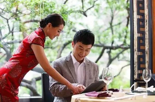 服务员用这10个话术点餐，餐厅营业额大幅提升！