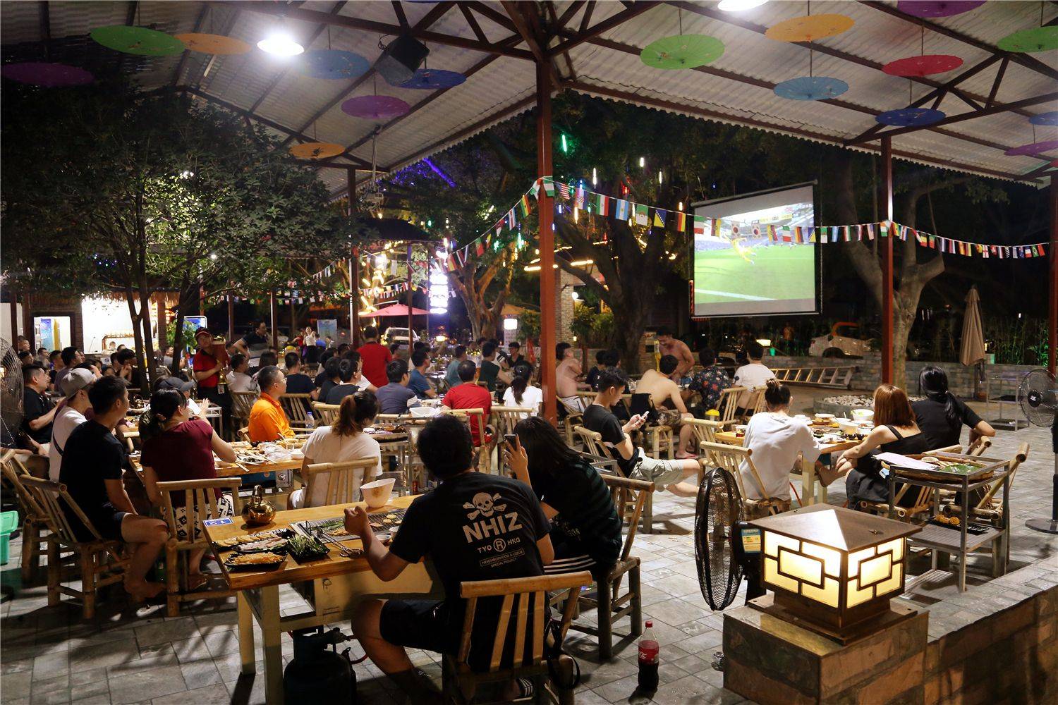 小长假北京夜间餐饮消费同比增50%