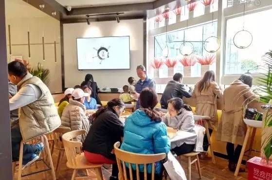 小餐饮 大品类，“小吃小喝”为何越来越火？