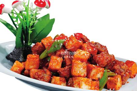 酥茄牛肉粒：自制茄汁