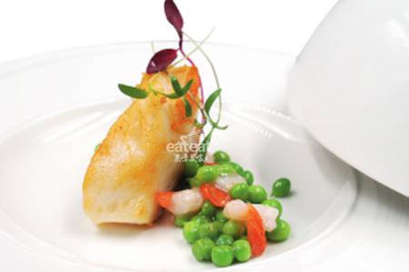 青豆凤尾虾配海鲈鱼