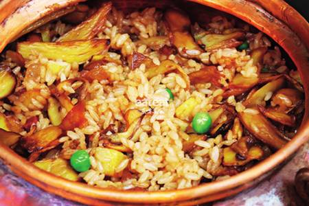 铜锅牛肝菌焖饭