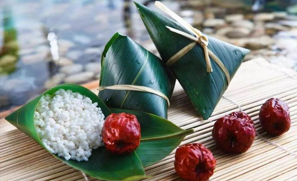 线上零食商入局 跨界“抢食”粽子市场