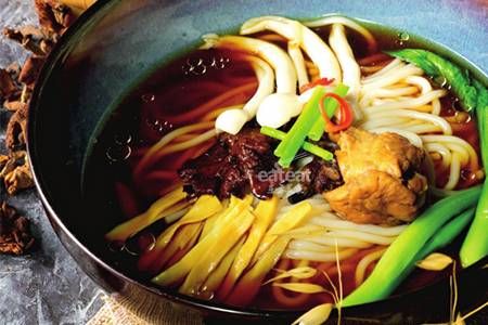 老鸡榛菇菌汤粉