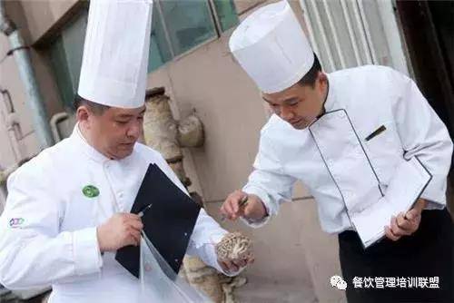 二手厨房不好接？精明的厨师长用这15招防“坑”