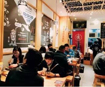 案例：30 ㎡小店日入 2 万元