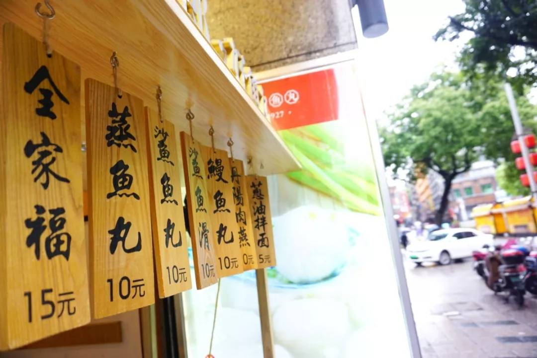 轻餐饮“抢食”新零售