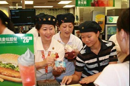 那些生意好的餐厅，原来是用了这些诱客小妙招