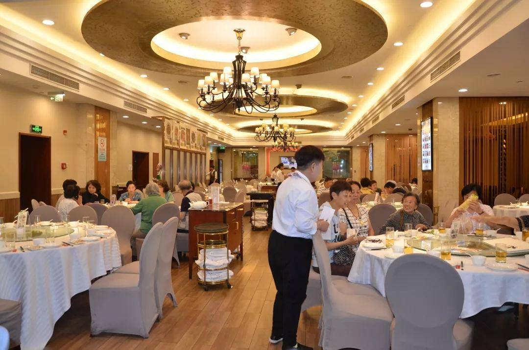 方法：面对顾客投诉，服务员如何应对？