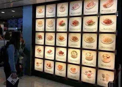 服务员抱怨顾客点餐太磨叽，机智的餐厅老板这样破解