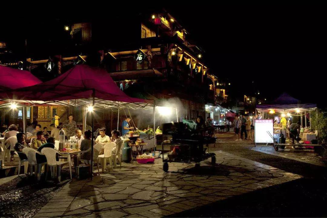 夏日外摆露天经营激发餐饮消费潜力，说说它的优劣势