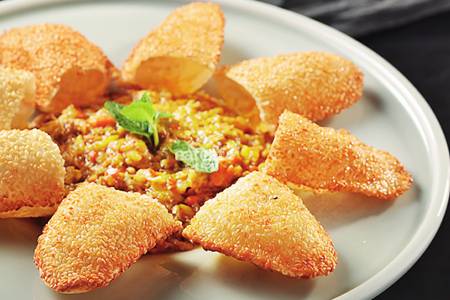 清炒蟹粉配叉子酥