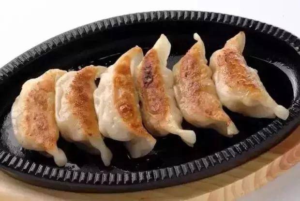 50平米小店只卖煎饺和酸辣汤，书写年入200万的传奇