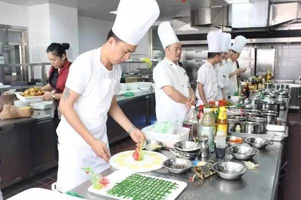 这样的厨师长带队，就能节省那么多成本......