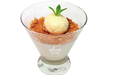 椰奶布丁佐香草冰淇淋