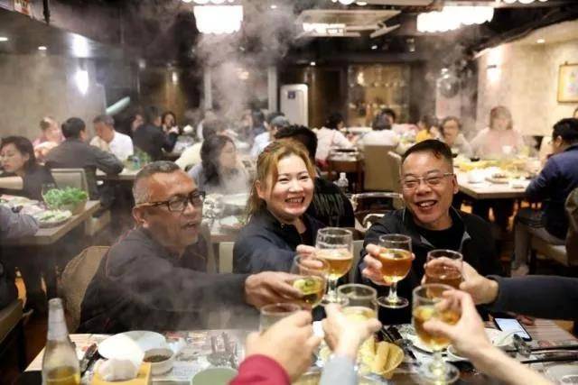 香港餐饮“冰冻”，想关店更惨，可能倾家荡产