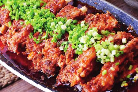 粉蒸大排配芋仔