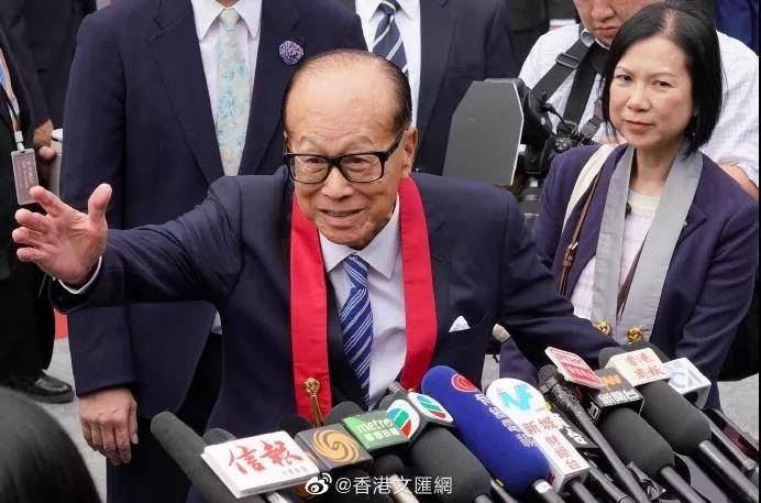 为解香港餐饮“冰冻”，李嘉诚开始重金相助