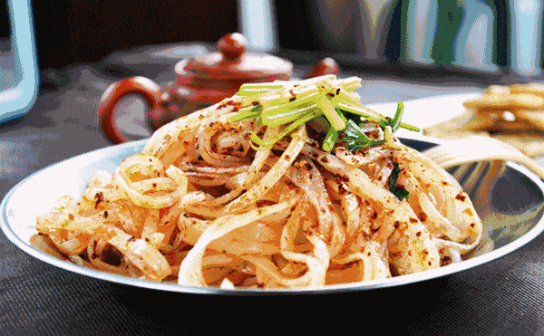 从凉菜进化成主食，凉皮是如何“翻身”的？