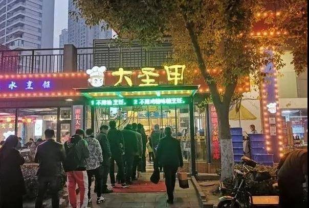 只卖一道菜，800平米店日流水10万，年销主食材180吨