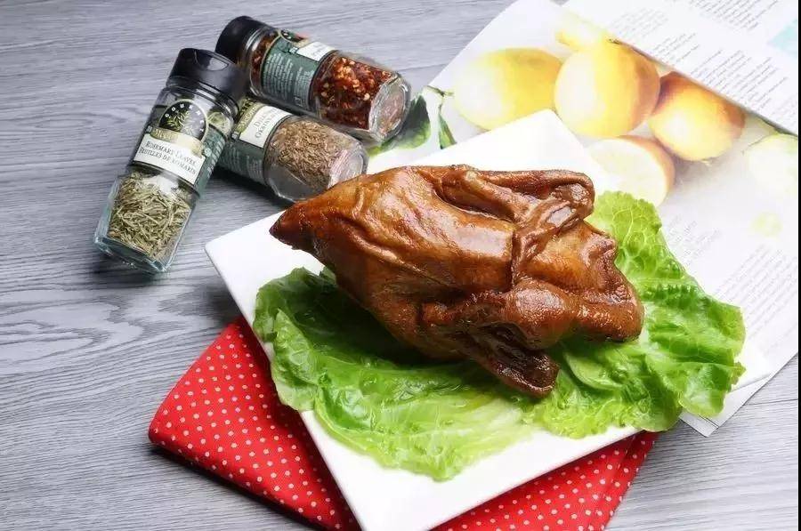 教授的烧鸡，除了开出十几家店，还有什么不一样？