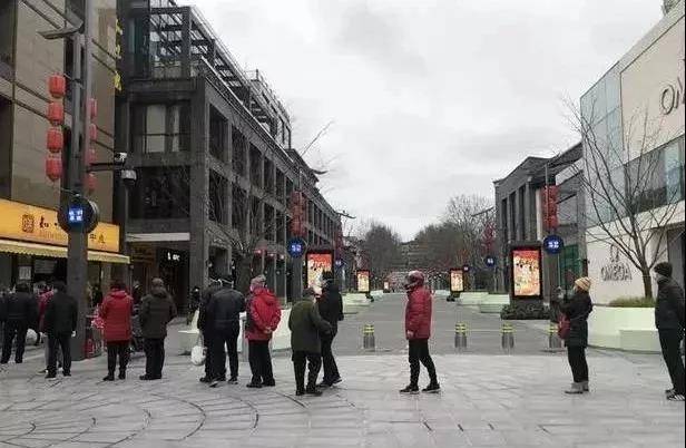 老牌阿强面馆居然开业了，寒风中的吃面人来头不小