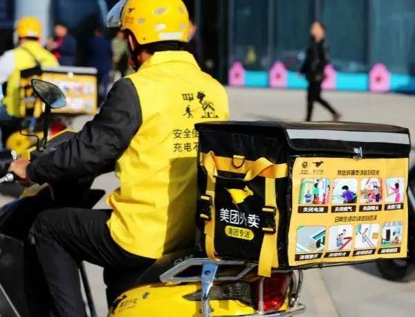 靠外卖自救，却被美团“吸血”：餐饮“马云”终于出手了！