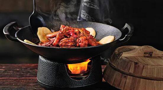 视频学菜｜桌桌必点地锅鸡：实际销量远超预计，连锅都供不应求了...