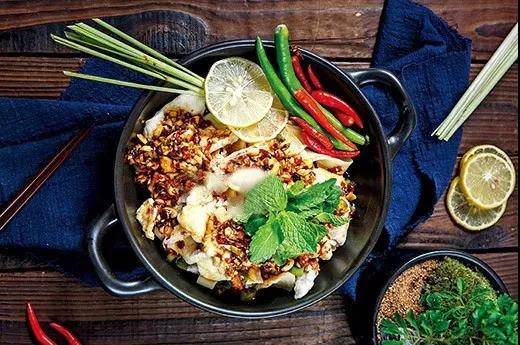 传统牛蛙煲玩出了新花样：香茅薄荷牛蛙煲