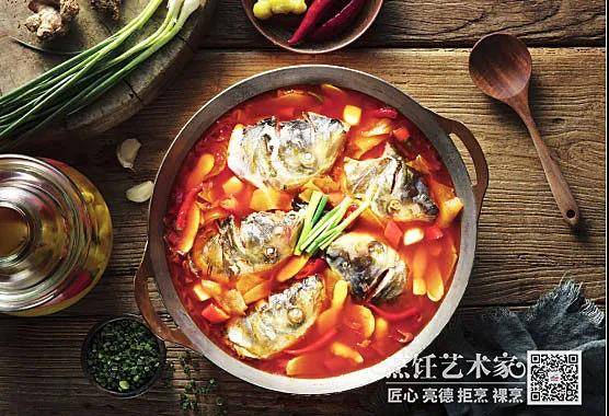 这款酸辣鱼头是我们的招牌菜，秘诀就在于泡菜和...