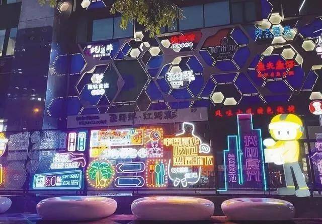 多品牌撤离的美食综合体还香吗？