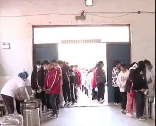 校长换不动的餐饮公司出事了