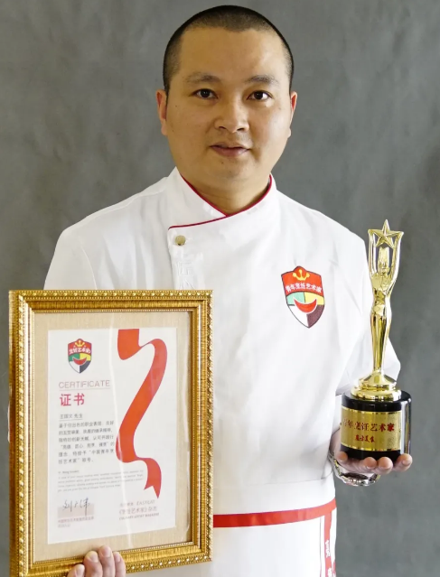 王国文：年销量86400斤的牛蛙锅