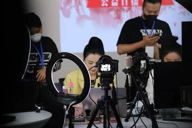 “直播一姐”被罚13亿，餐饮直播带货怎么办？