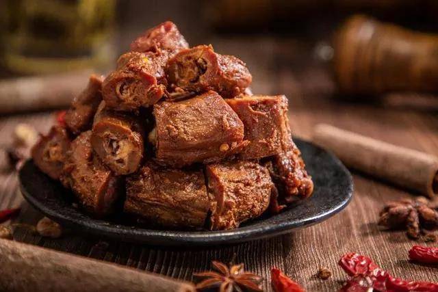 多家“绝味餐厅”被“绝味鸭脖”告了